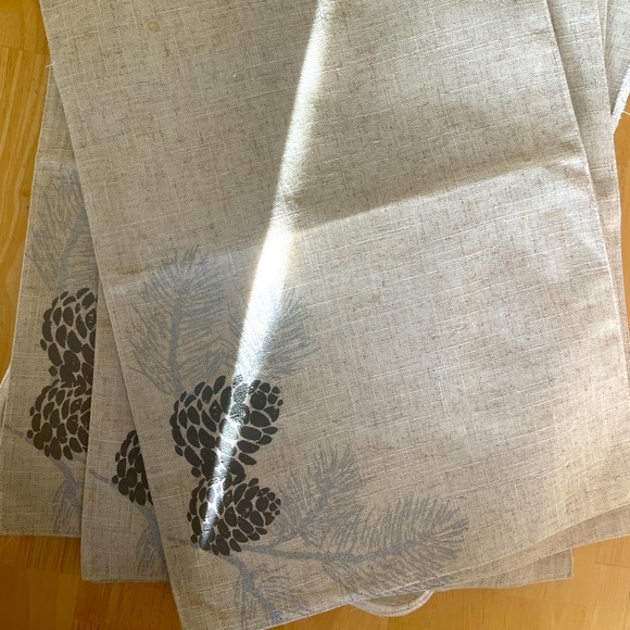 βοΈ NWT - Brighten up your holiday/Christmas table βοΈ - Picture 1 of 3